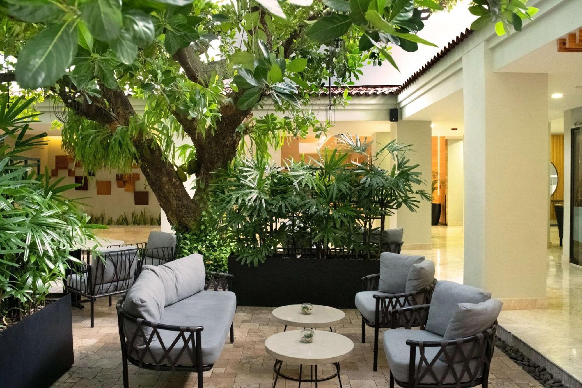 Hilton San Salvador Exterior foto